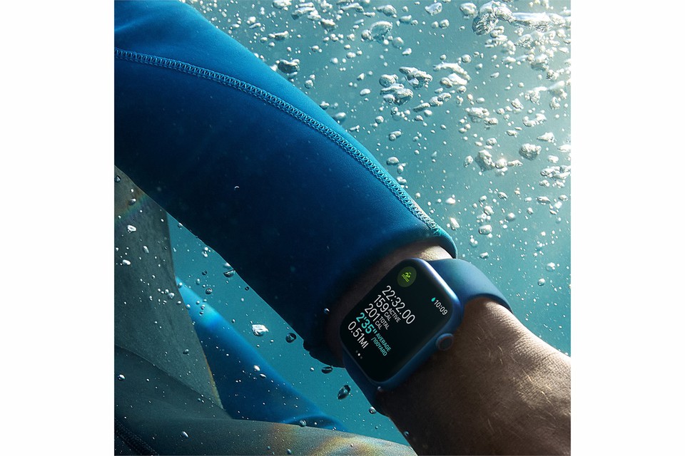 Apple Watch Nike Series 7 GPS + Cellular 41mm viền nhôm dây cao su